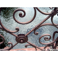 r&iacute;o entre rejas