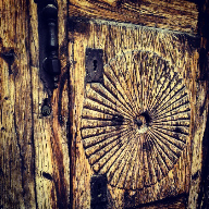 Knock con wood